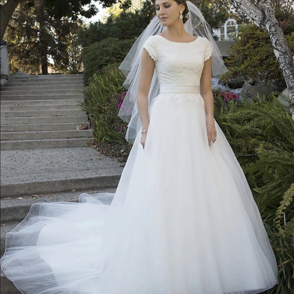 Cute Lace tulle custom made Modest Wedding Dress